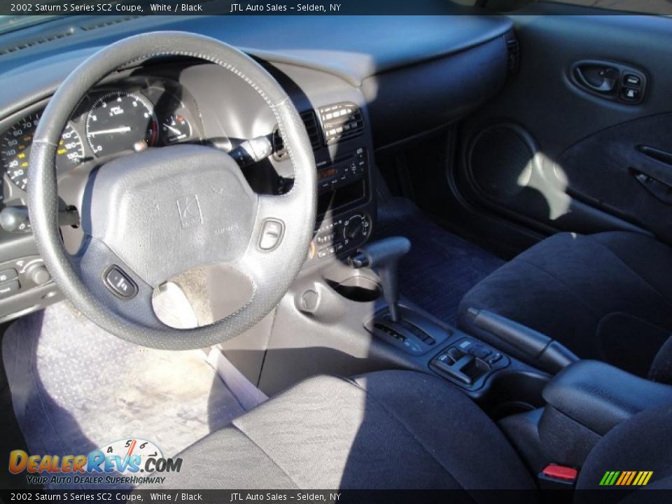 2002 Saturn S Series SC2 Coupe White / Black Photo #11