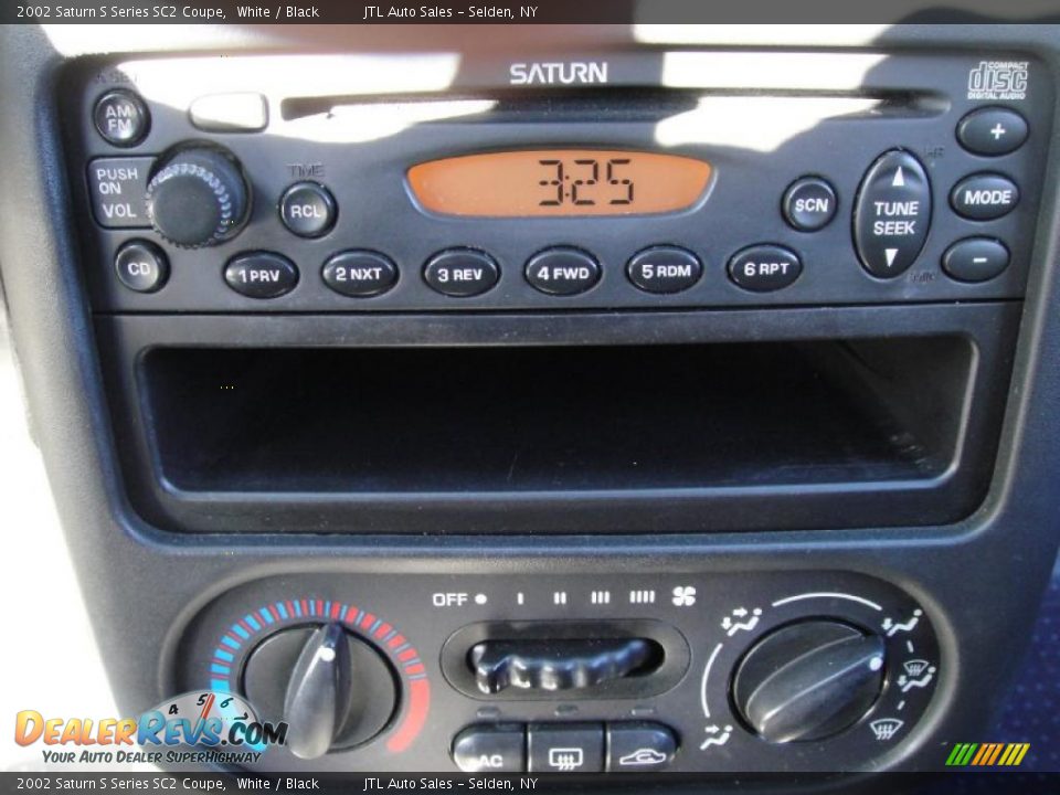2002 Saturn S Series SC2 Coupe White / Black Photo #14