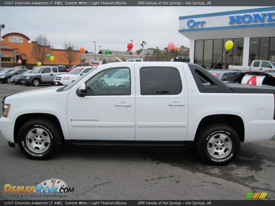 2007 Chevrolet Avalanche LT 4WD Summit White / Light Titanium/Ebony Photo #2