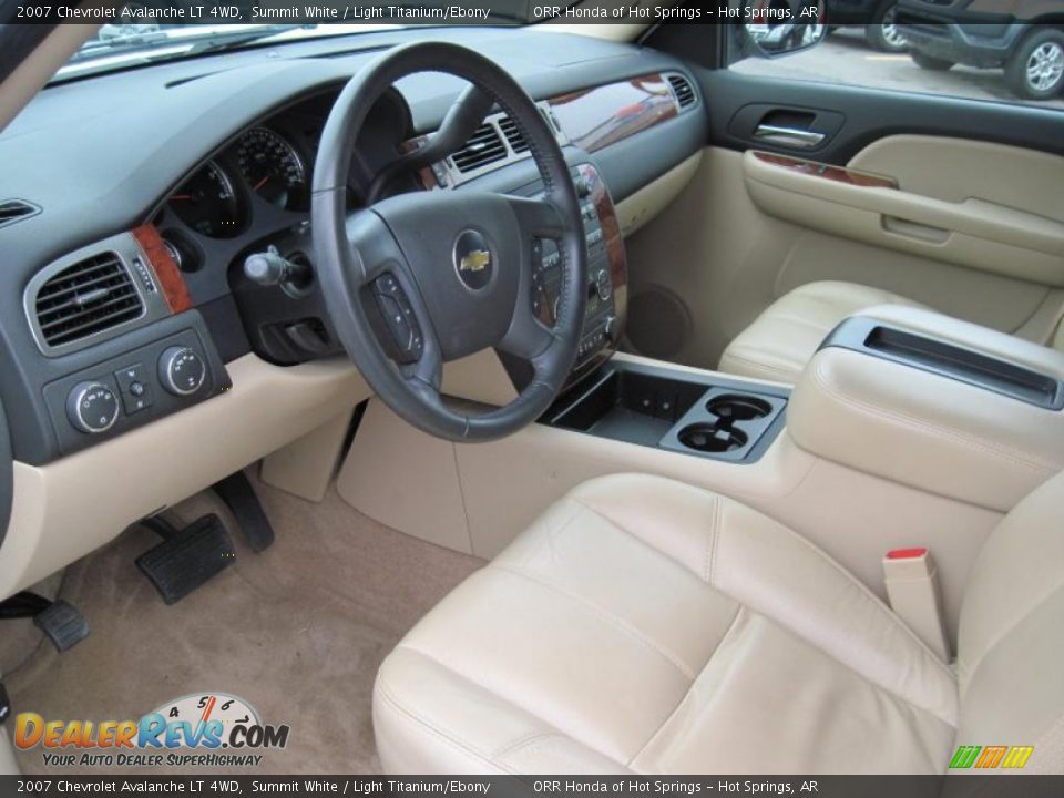 2007 Chevrolet Avalanche LT 4WD Summit White / Light Titanium/Ebony Photo #13