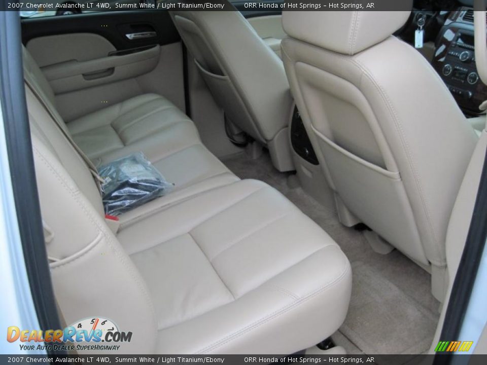 2007 Chevrolet Avalanche LT 4WD Summit White / Light Titanium/Ebony Photo #16