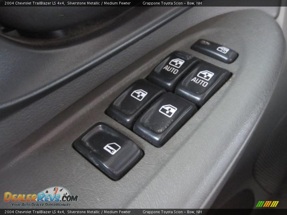 2004 Chevrolet TrailBlazer LS 4x4 Silverstone Metallic / Medium Pewter Photo #10