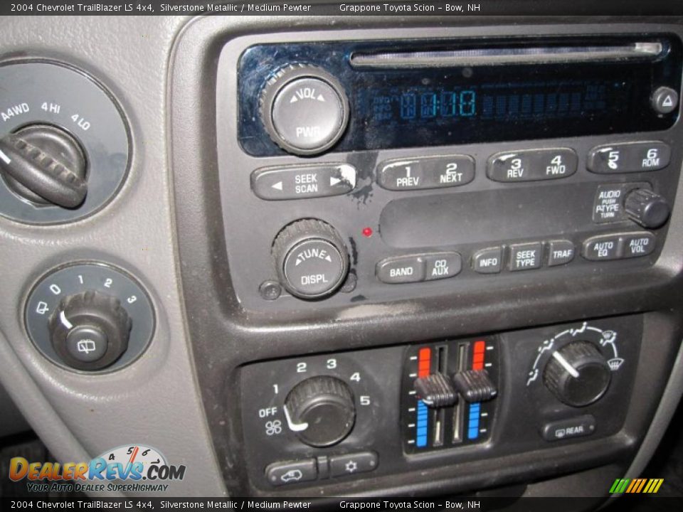 2004 Chevrolet TrailBlazer LS 4x4 Silverstone Metallic / Medium Pewter Photo #11