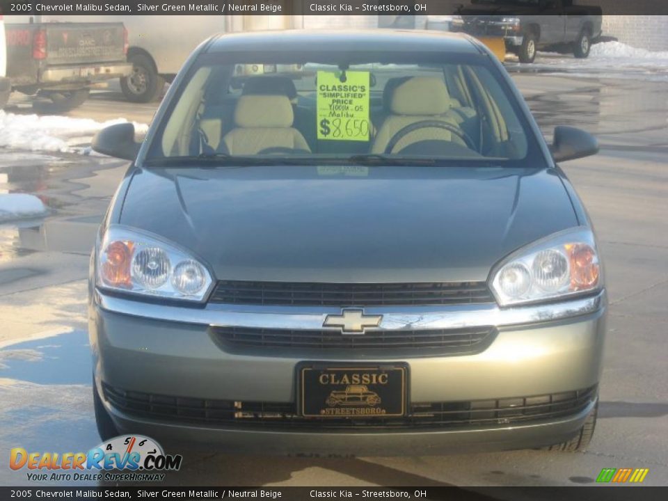 2005 Chevrolet Malibu Sedan Silver Green Metallic / Neutral Beige Photo #2