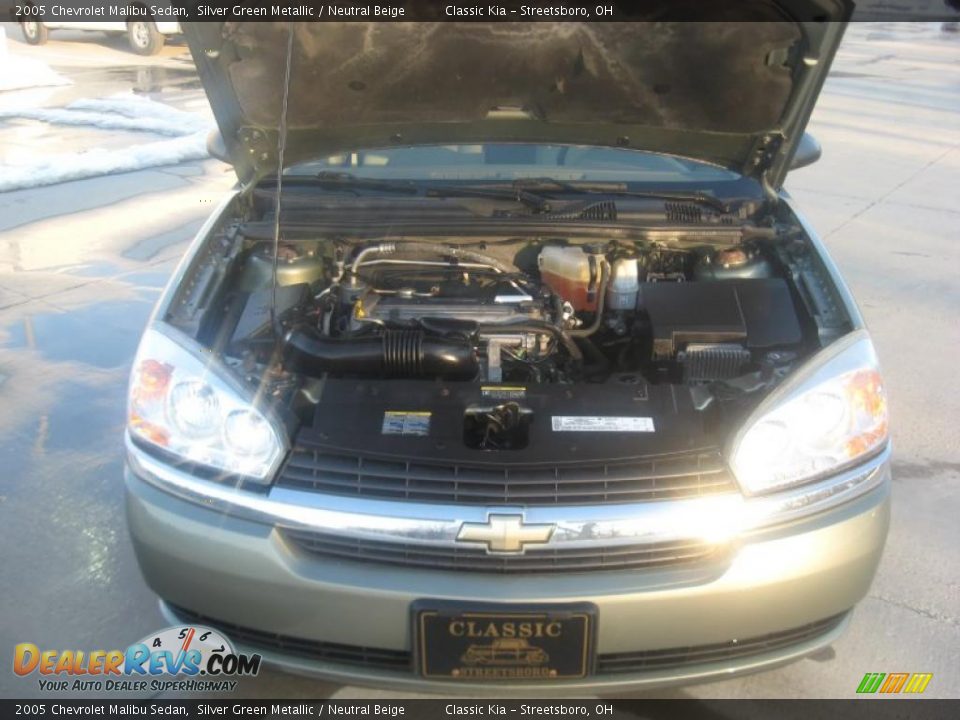 2005 Chevrolet Malibu Sedan Silver Green Metallic / Neutral Beige Photo #10