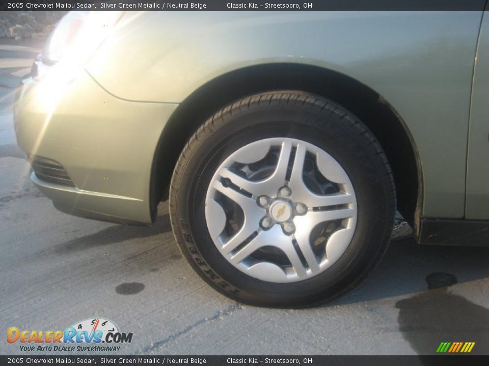 2005 Chevrolet Malibu Sedan Silver Green Metallic / Neutral Beige Photo #13