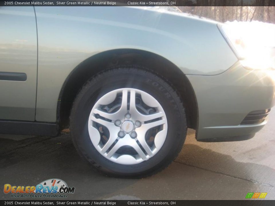 2005 Chevrolet Malibu Sedan Silver Green Metallic / Neutral Beige Photo #14