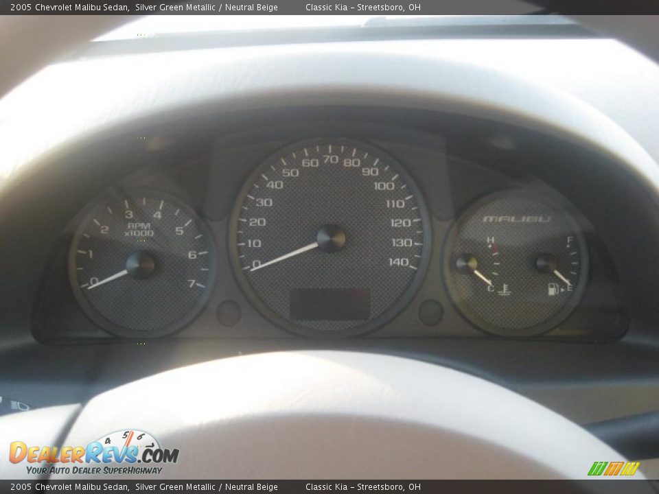 2005 Chevrolet Malibu Sedan Silver Green Metallic / Neutral Beige Photo #16