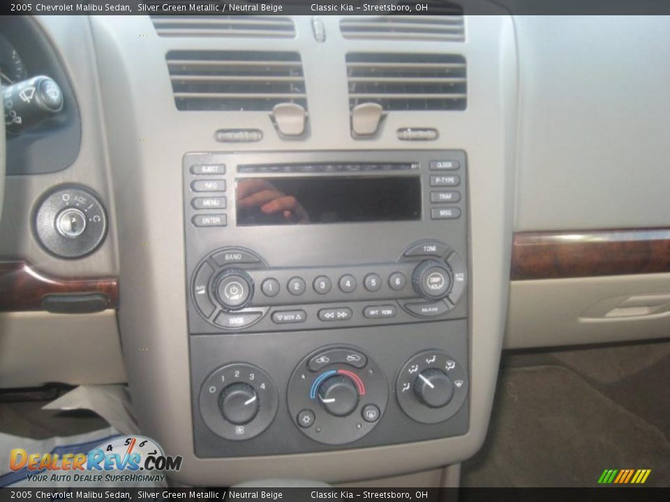 2005 Chevrolet Malibu Sedan Silver Green Metallic / Neutral Beige Photo #17