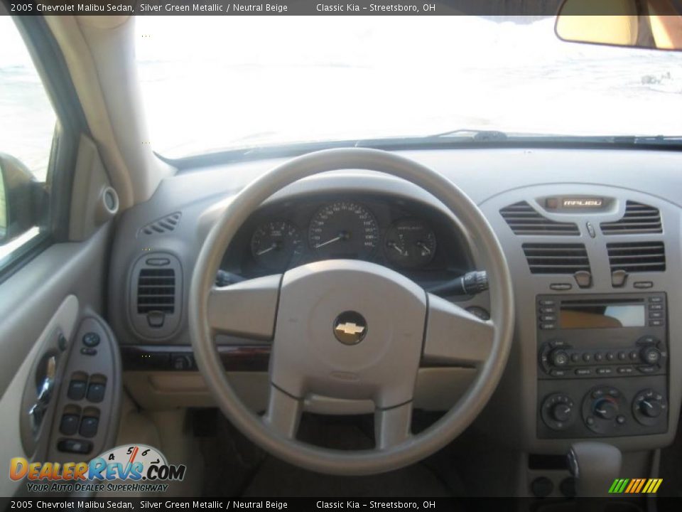2005 Chevrolet Malibu Sedan Silver Green Metallic / Neutral Beige Photo #20