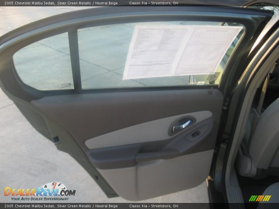 2005 Chevrolet Malibu Sedan Silver Green Metallic / Neutral Beige Photo #23