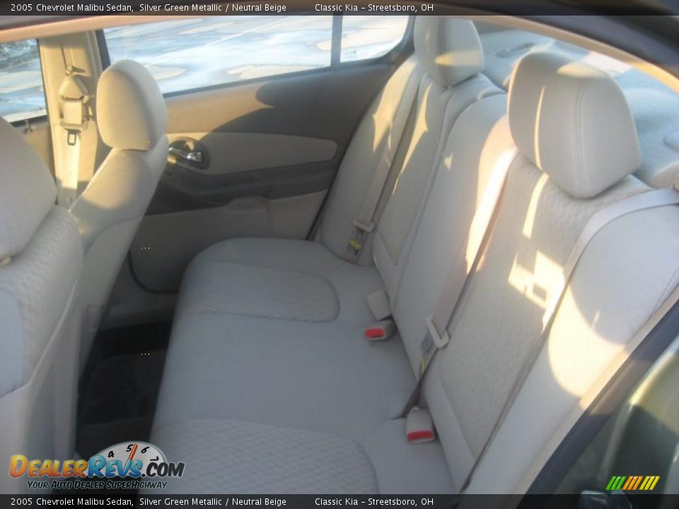 2005 Chevrolet Malibu Sedan Silver Green Metallic / Neutral Beige Photo #26