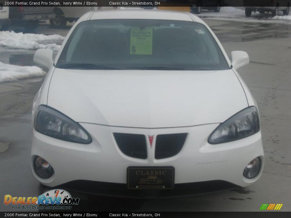 2006 Pontiac Grand Prix Sedan Ivory White / Ebony Photo #4