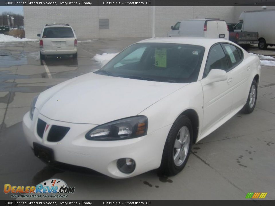 2006 Pontiac Grand Prix Sedan Ivory White / Ebony Photo #5