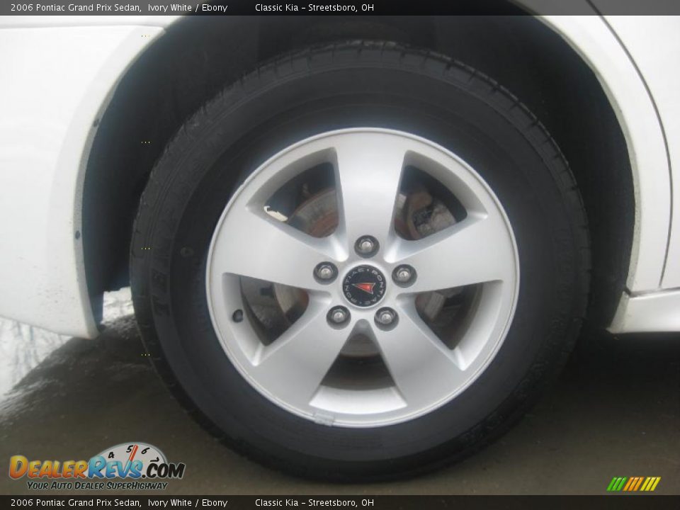 2006 Pontiac Grand Prix Sedan Ivory White / Ebony Photo #8