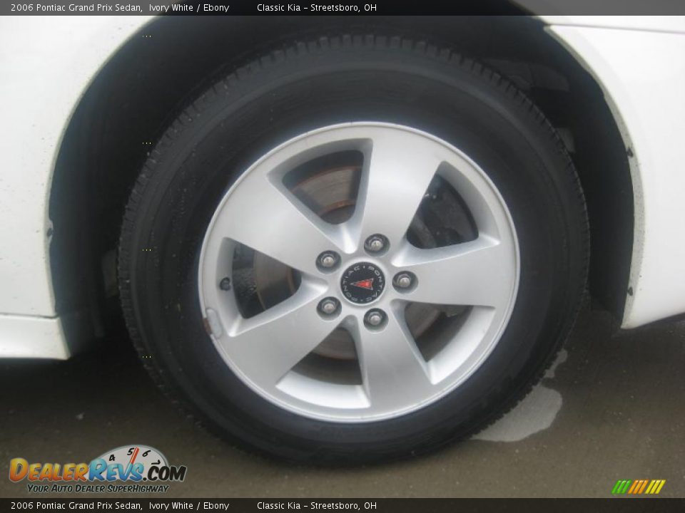 2006 Pontiac Grand Prix Sedan Ivory White / Ebony Photo #9