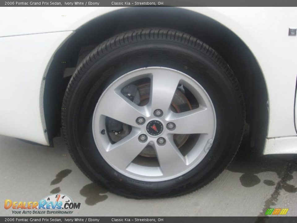 2006 Pontiac Grand Prix Sedan Ivory White / Ebony Photo #10