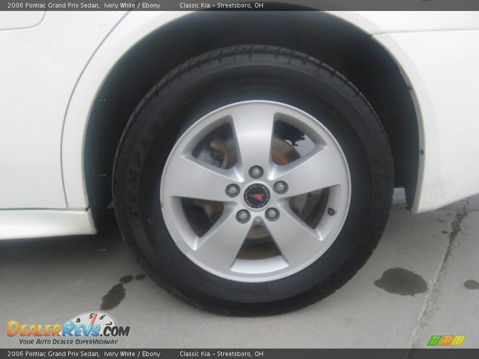 2006 Pontiac Grand Prix Sedan Ivory White / Ebony Photo #11