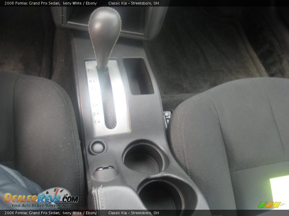 2006 Pontiac Grand Prix Sedan Ivory White / Ebony Photo #15