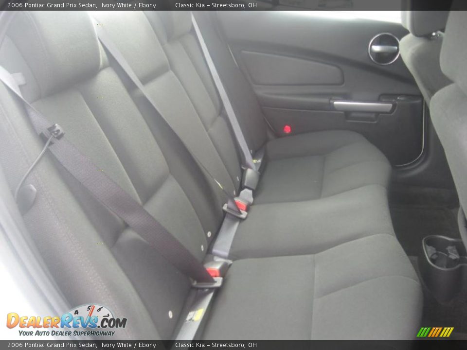 2006 Pontiac Grand Prix Sedan Ivory White / Ebony Photo #17