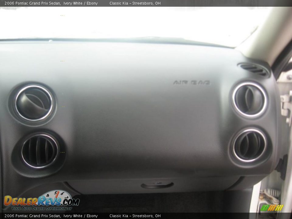 2006 Pontiac Grand Prix Sedan Ivory White / Ebony Photo #20