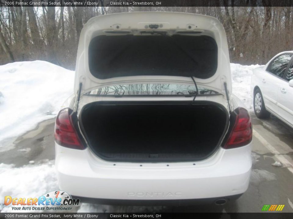 2006 Pontiac Grand Prix Sedan Ivory White / Ebony Photo #23