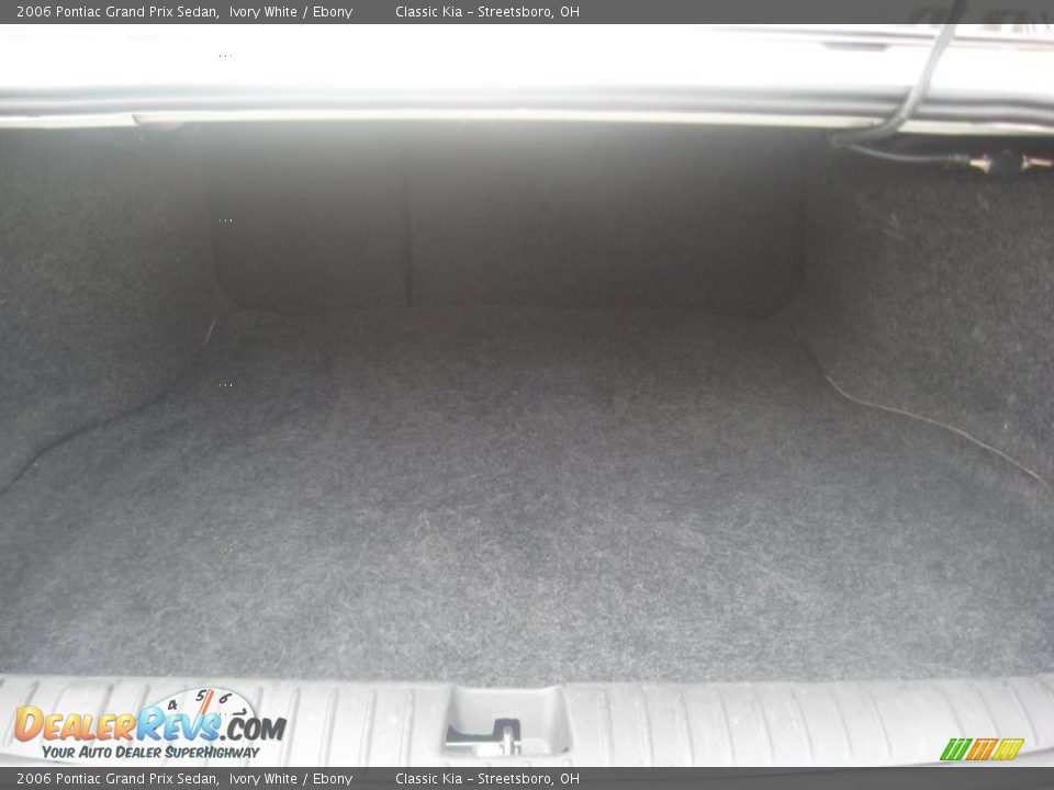 2006 Pontiac Grand Prix Sedan Ivory White / Ebony Photo #25