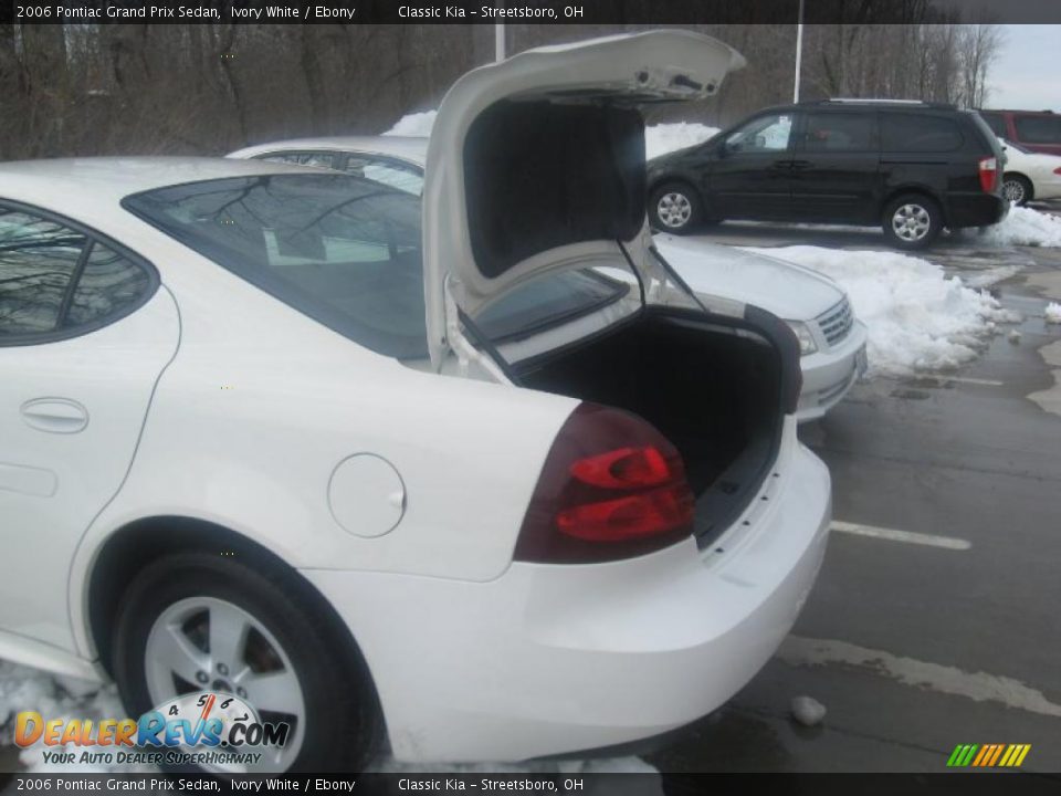 2006 Pontiac Grand Prix Sedan Ivory White / Ebony Photo #26
