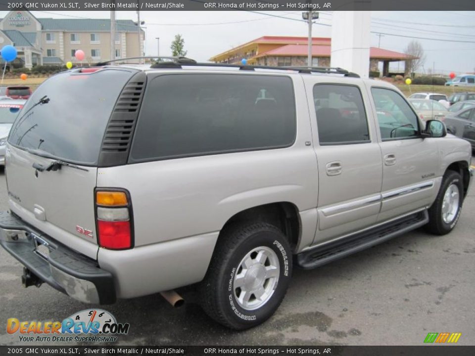 2005 GMC Yukon XL SLT Silver Birch Metallic / Neutral/Shale Photo #5
