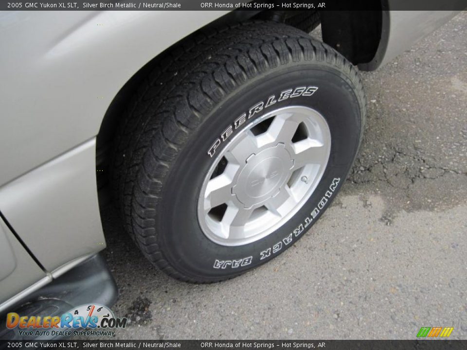 2005 GMC Yukon XL SLT Silver Birch Metallic / Neutral/Shale Photo #10