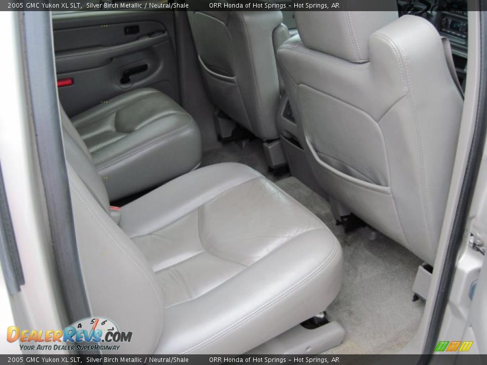 2005 GMC Yukon XL SLT Silver Birch Metallic / Neutral/Shale Photo #16