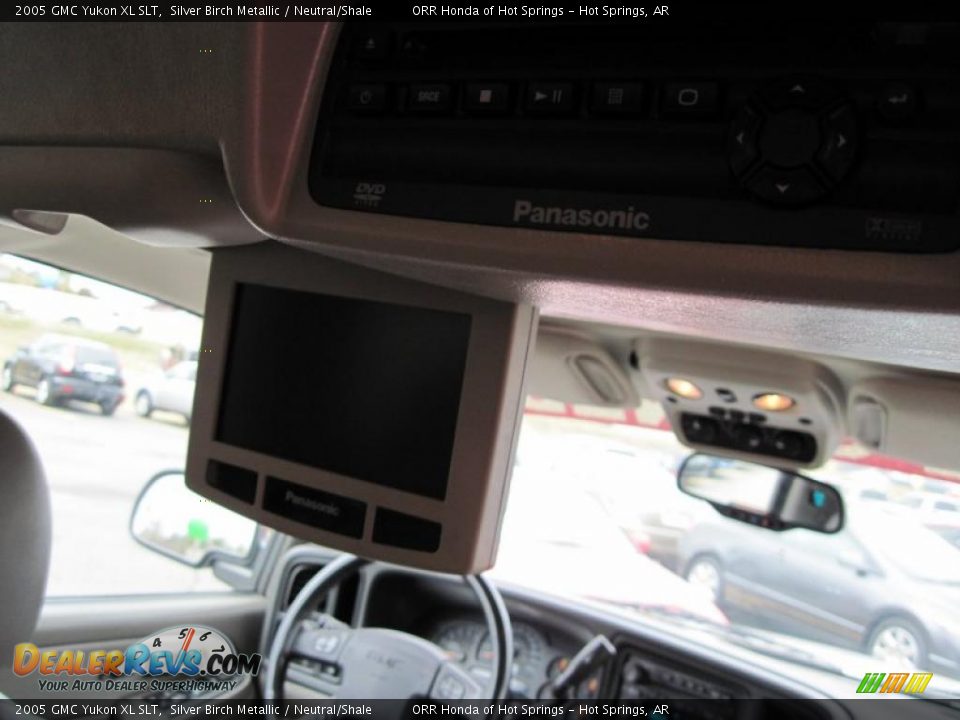 2005 GMC Yukon XL SLT Silver Birch Metallic / Neutral/Shale Photo #17