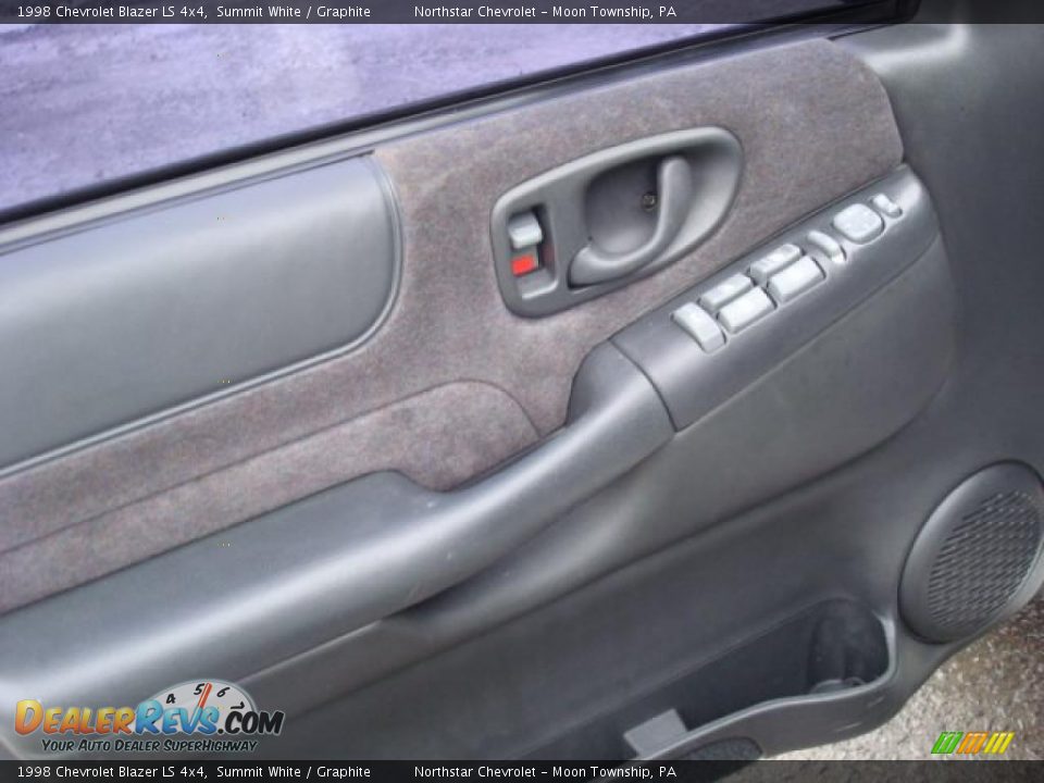 1998 Chevrolet Blazer LS 4x4 Summit White / Graphite Photo #11