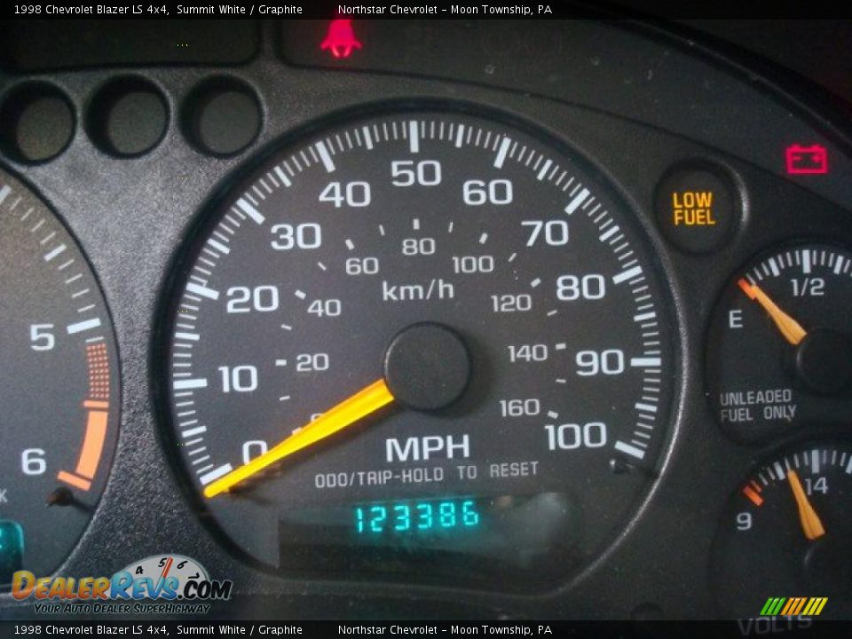1998 Chevrolet Blazer LS 4x4 Summit White / Graphite Photo #15