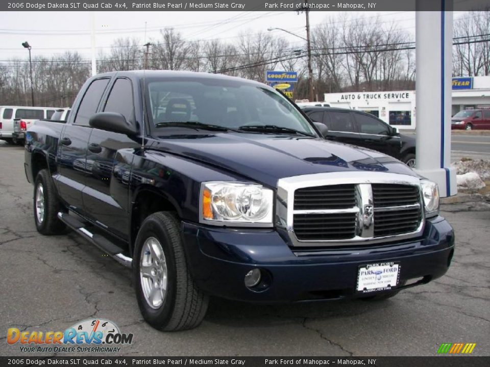 2006 Dodge Dakota SLT Quad Cab 4x4 Patriot Blue Pearl / Medium Slate Gray Photo #2