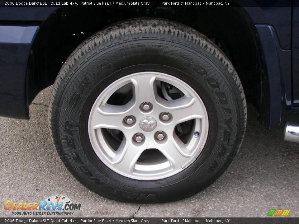 2006 Dodge Dakota SLT Quad Cab 4x4 Patriot Blue Pearl / Medium Slate Gray Photo #9