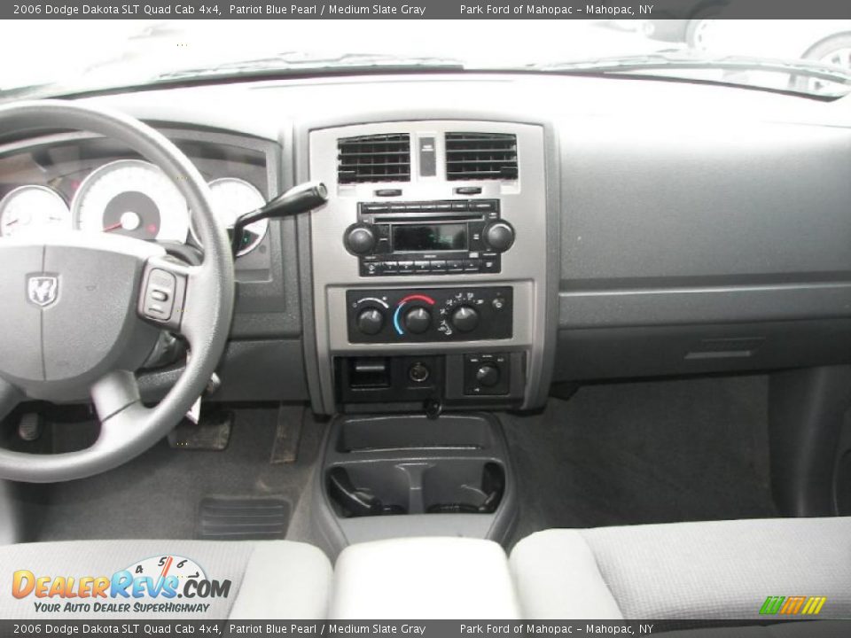 2006 Dodge Dakota SLT Quad Cab 4x4 Patriot Blue Pearl / Medium Slate Gray Photo #17