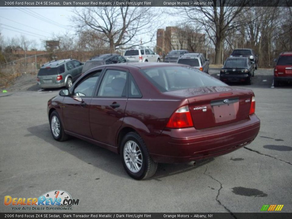 2006 Ford Focus ZX4 SE Sedan Dark Toreador Red Metallic / Dark Flint/Light Flint Photo #2