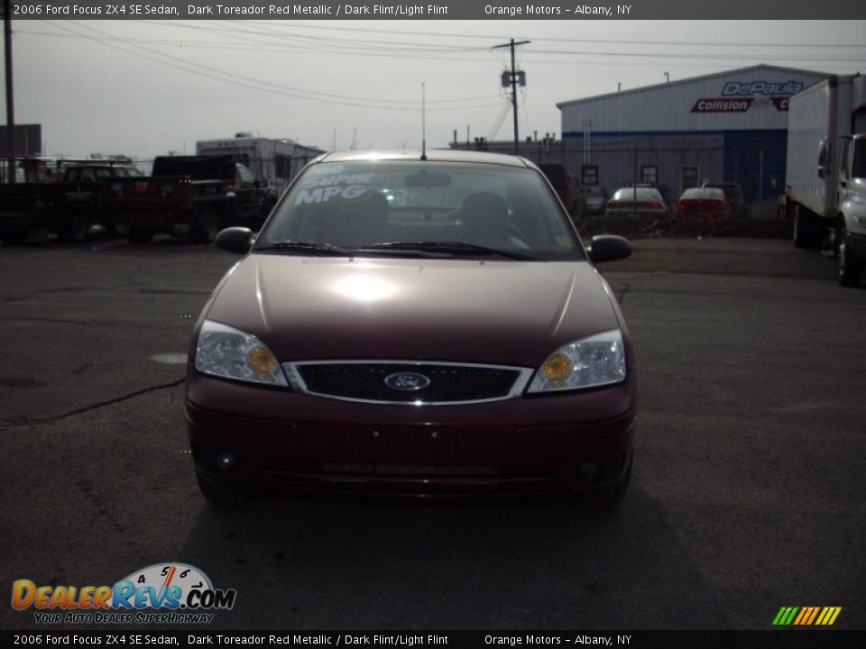2006 Ford Focus ZX4 SE Sedan Dark Toreador Red Metallic / Dark Flint/Light Flint Photo #10