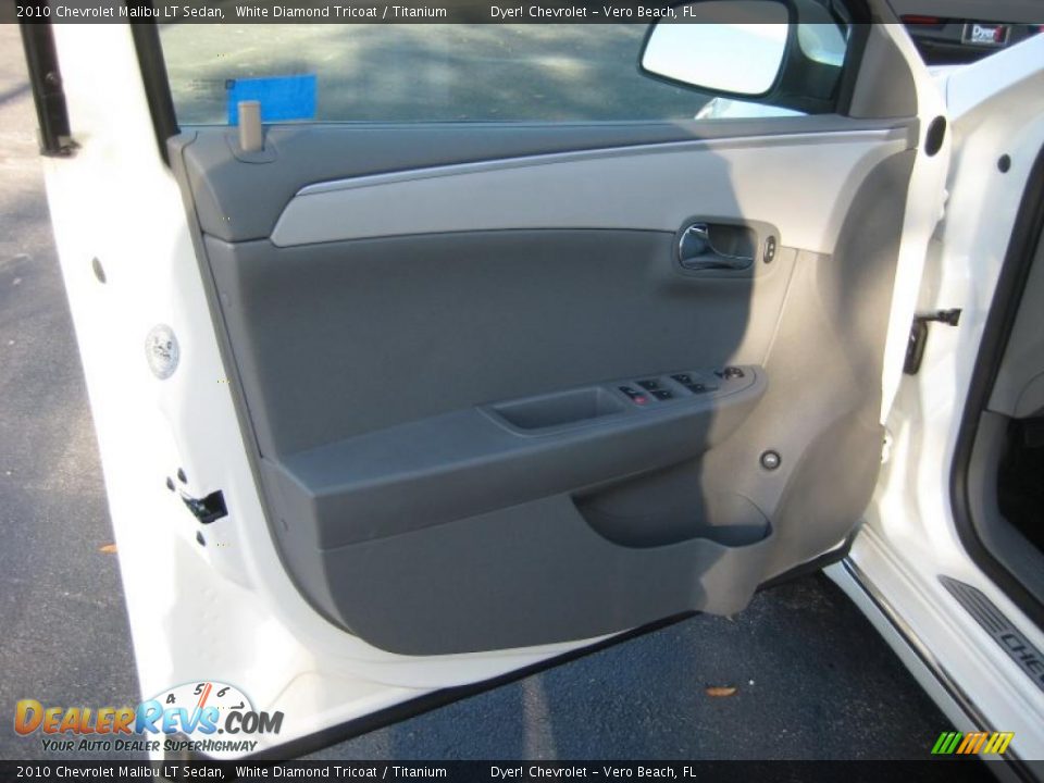 2010 Chevrolet Malibu LT Sedan White Diamond Tricoat / Titanium Photo #8
