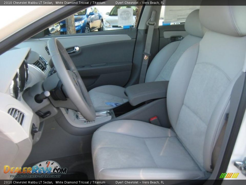 2010 Chevrolet Malibu LT Sedan White Diamond Tricoat / Titanium Photo #9
