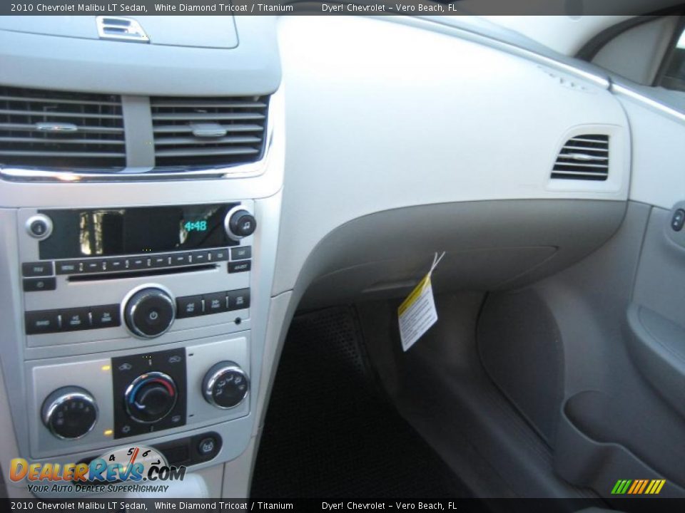 2010 Chevrolet Malibu LT Sedan White Diamond Tricoat / Titanium Photo #12