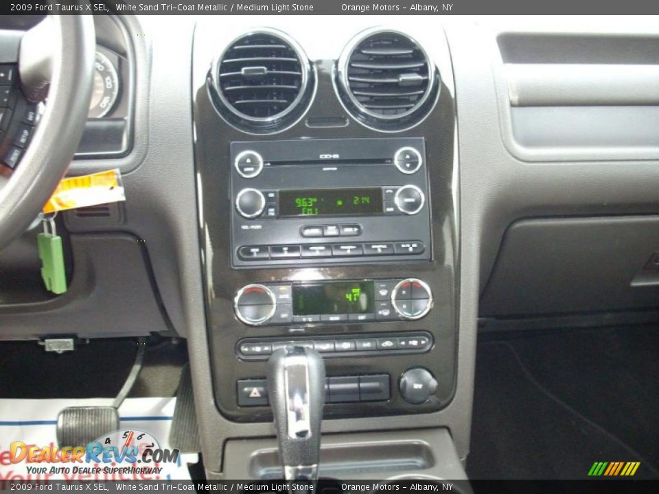 2009 Ford Taurus X SEL White Sand Tri-Coat Metallic / Medium Light Stone Photo #9