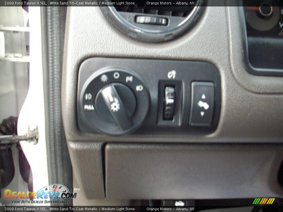 2009 Ford Taurus X SEL White Sand Tri-Coat Metallic / Medium Light Stone Photo #13
