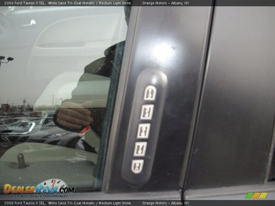 2009 Ford Taurus X SEL White Sand Tri-Coat Metallic / Medium Light Stone Photo #14