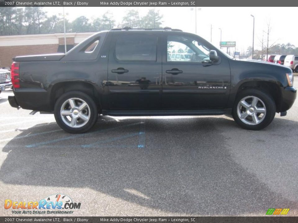 2007 Chevrolet Avalanche LTZ Black / Ebony Photo #4