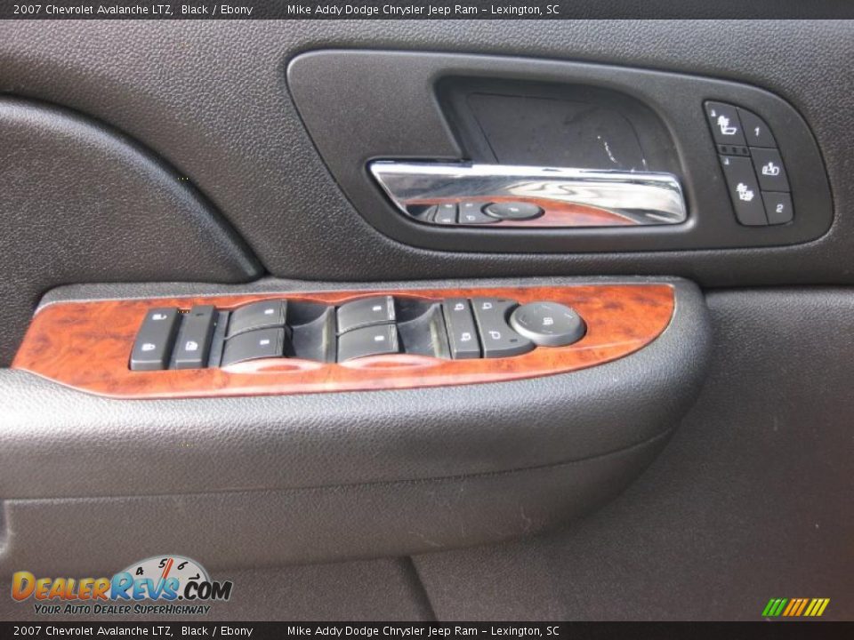 2007 Chevrolet Avalanche LTZ Black / Ebony Photo #13