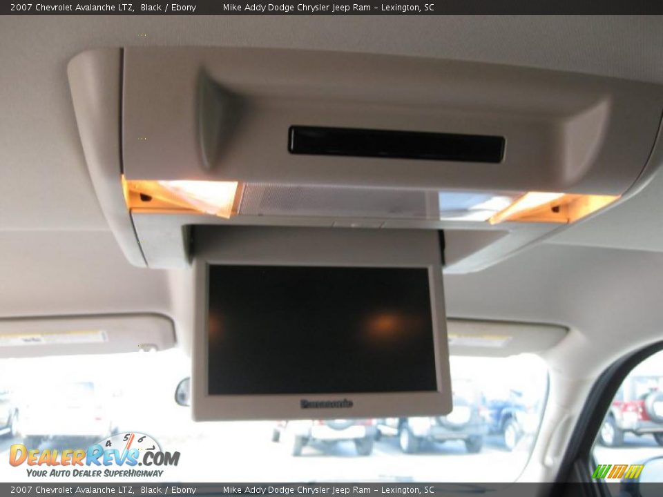 2007 Chevrolet Avalanche LTZ Black / Ebony Photo #15
