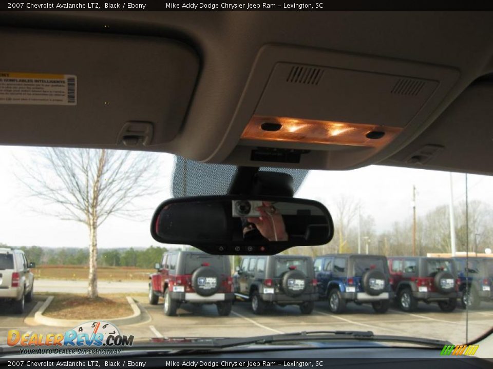 2007 Chevrolet Avalanche LTZ Black / Ebony Photo #18