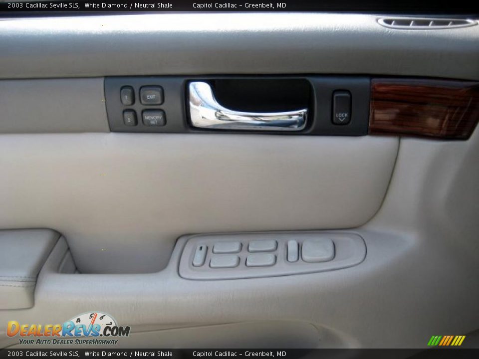 2003 Cadillac Seville SLS White Diamond / Neutral Shale Photo #15